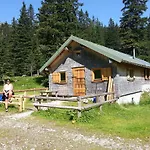 Gaestehaus Bergfrieden * 博尔斯特尔朗